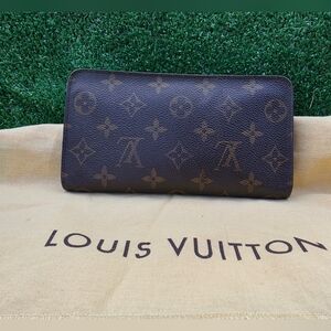Louis Vuitton Monogram Zip Around Wallet Monogram Canvas. Date Code TH0065